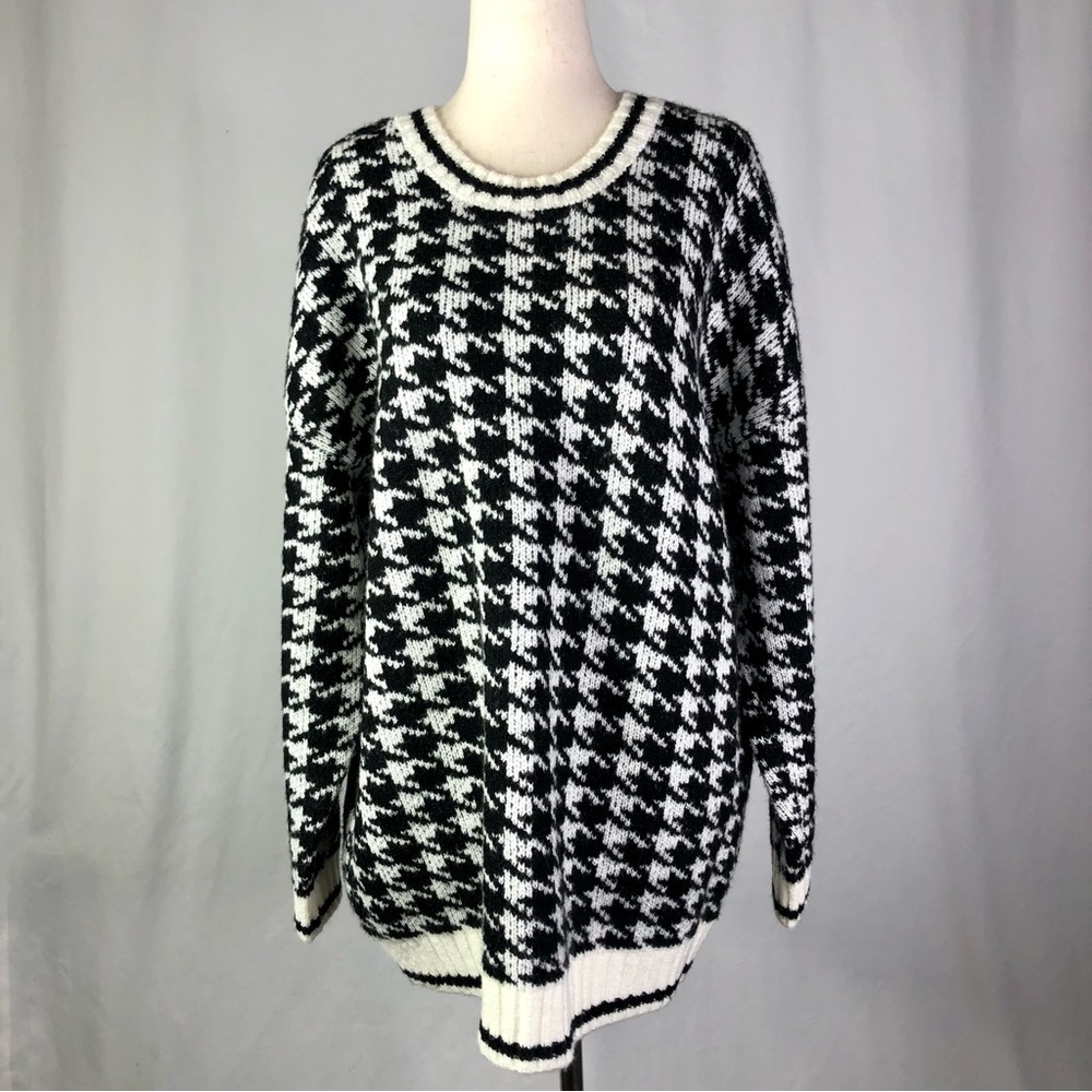 Torrid houndstooth sweater black and white 1